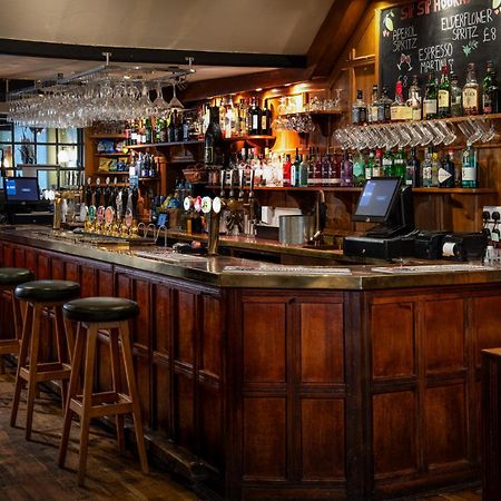 The Red Lion & Manor House 호텔 번셀 외부 사진