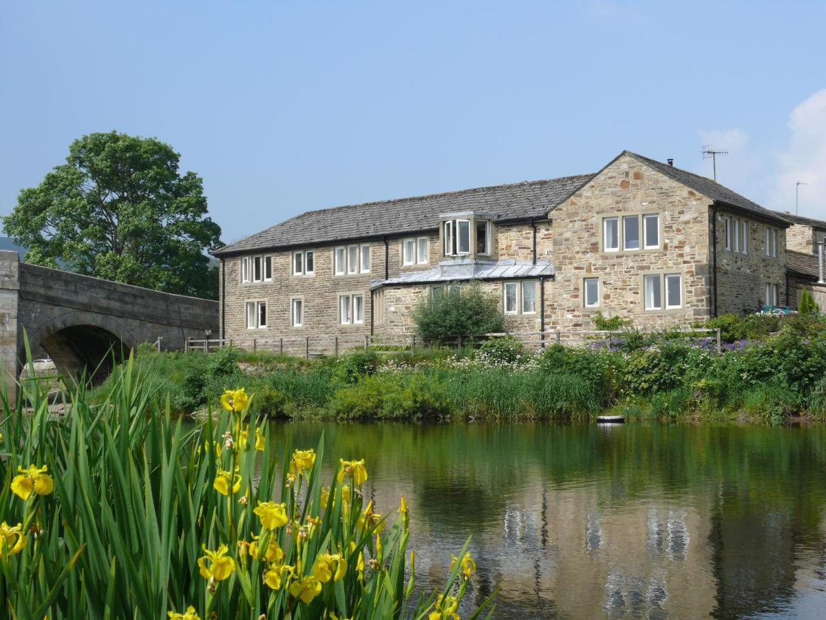The Red Lion & Manor House 호텔 번셀 외부 사진