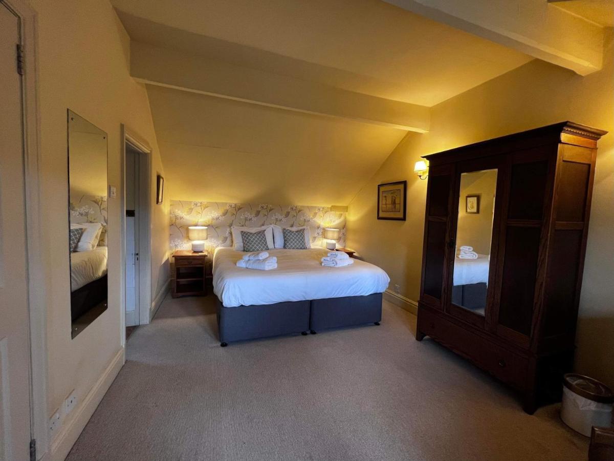 The Red Lion & Manor House 호텔 번셀 외부 사진