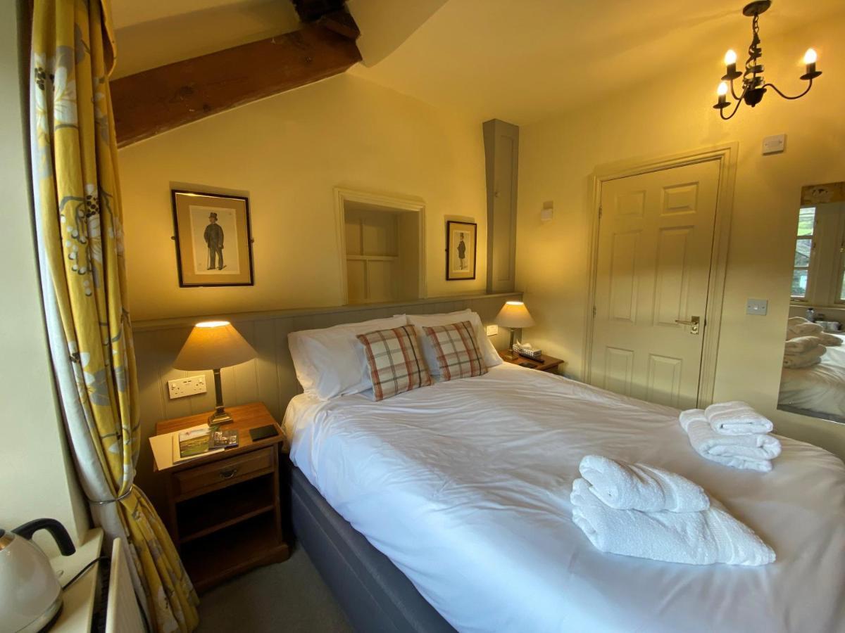 The Red Lion & Manor House 호텔 번셀 외부 사진
