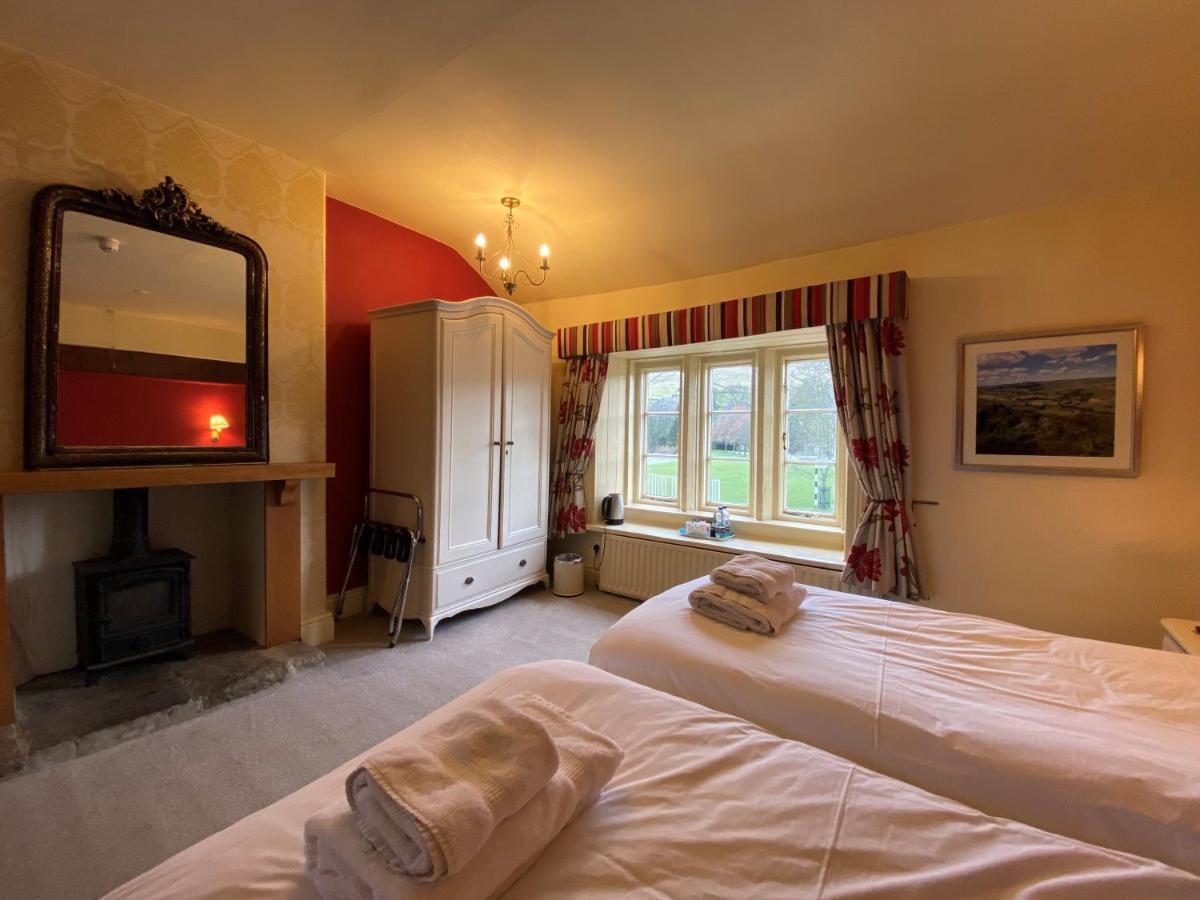 The Red Lion & Manor House 호텔 번셀 외부 사진