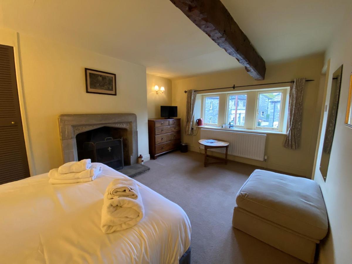 The Red Lion & Manor House 호텔 번셀 외부 사진