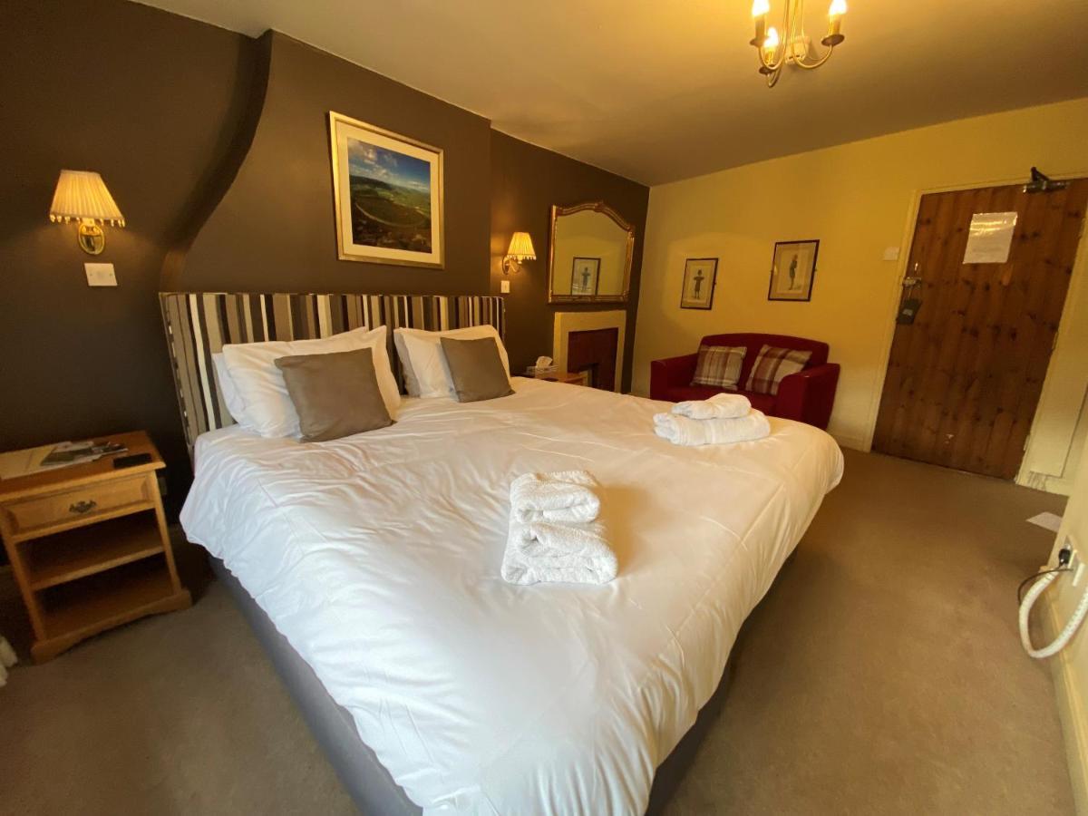 The Red Lion & Manor House 호텔 번셀 외부 사진