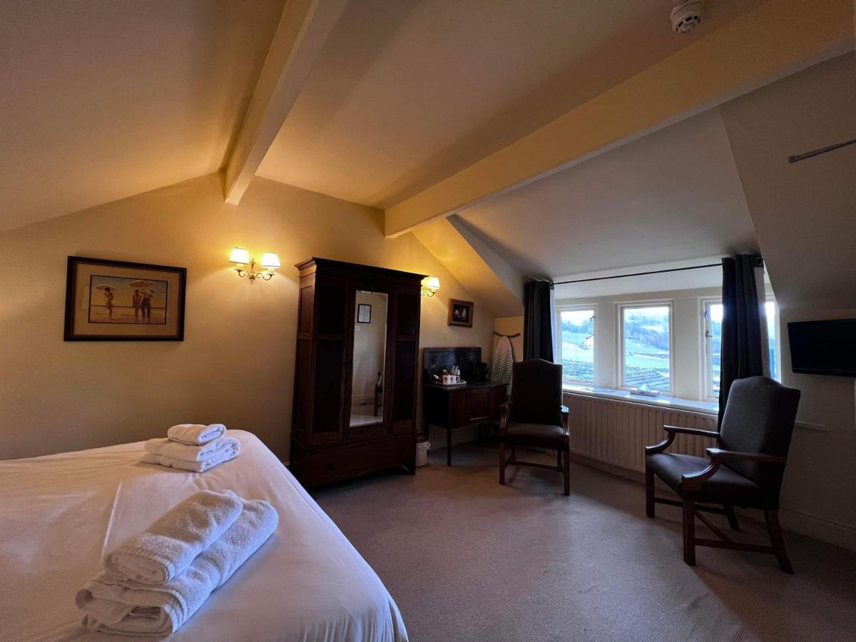 The Red Lion & Manor House 호텔 번셀 외부 사진
