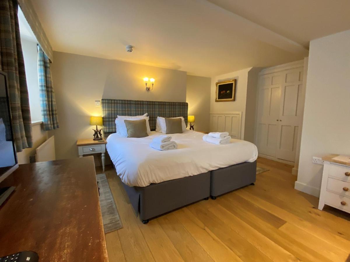The Red Lion & Manor House 호텔 번셀 외부 사진