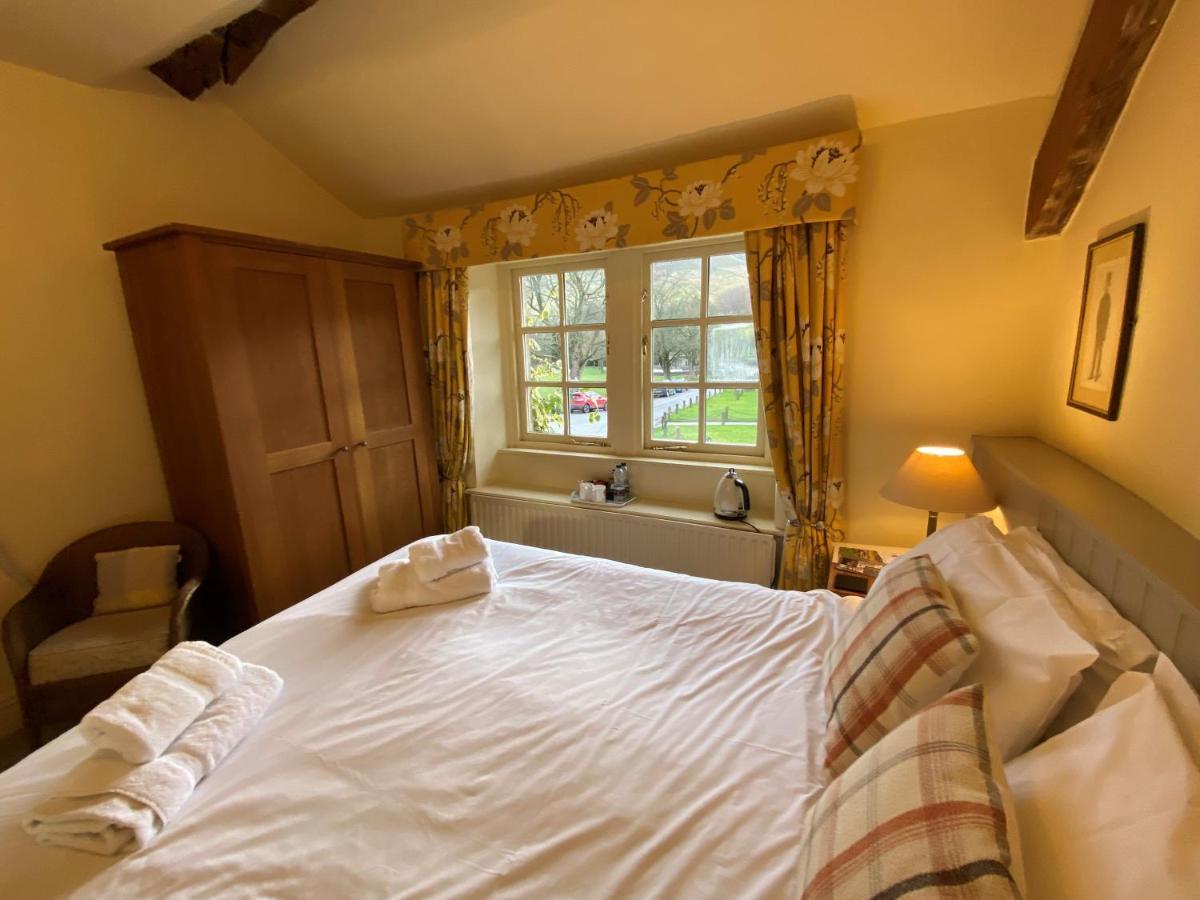 The Red Lion & Manor House 호텔 번셀 외부 사진