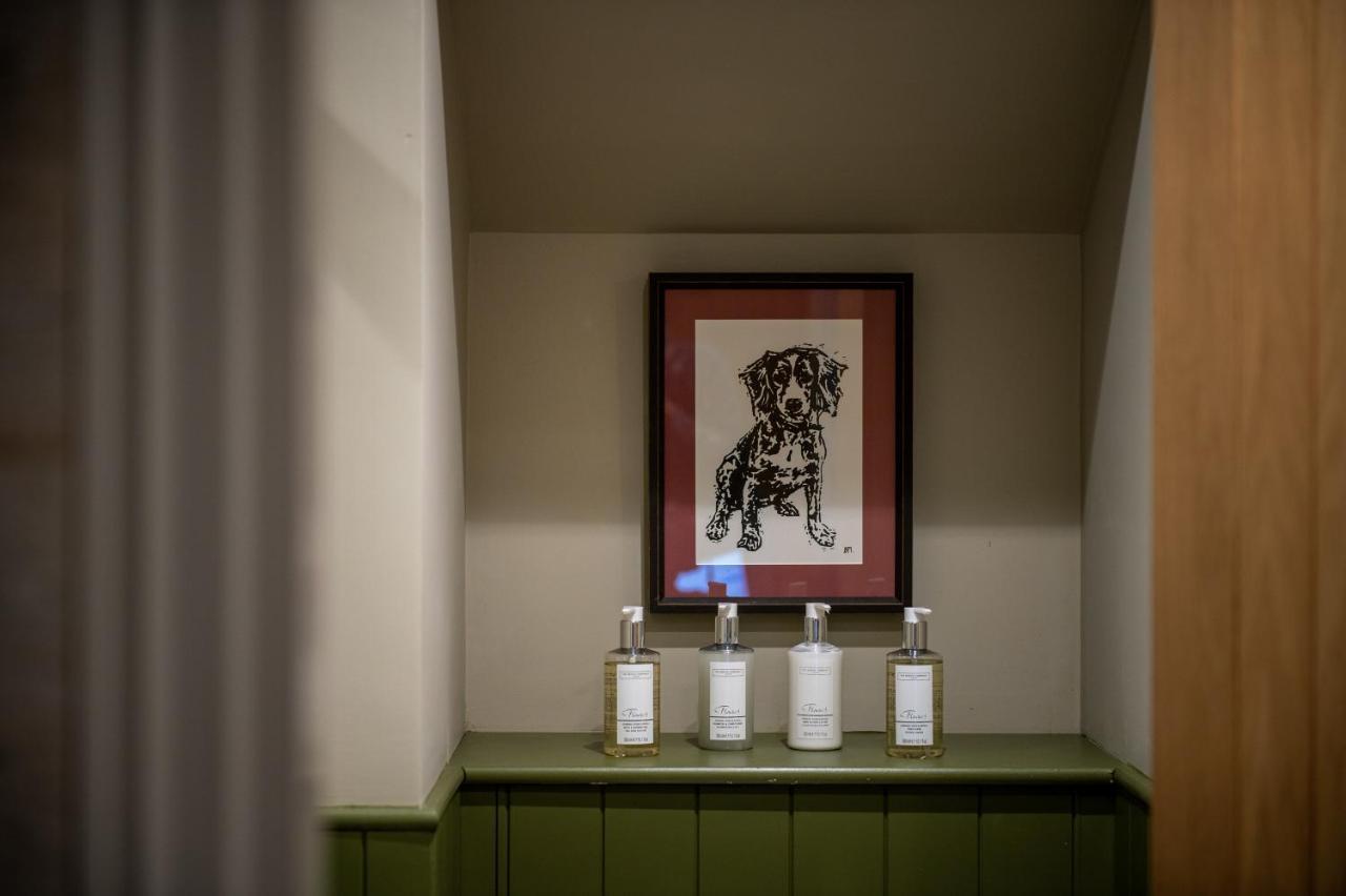 The Red Lion & Manor House 호텔 번셀 외부 사진