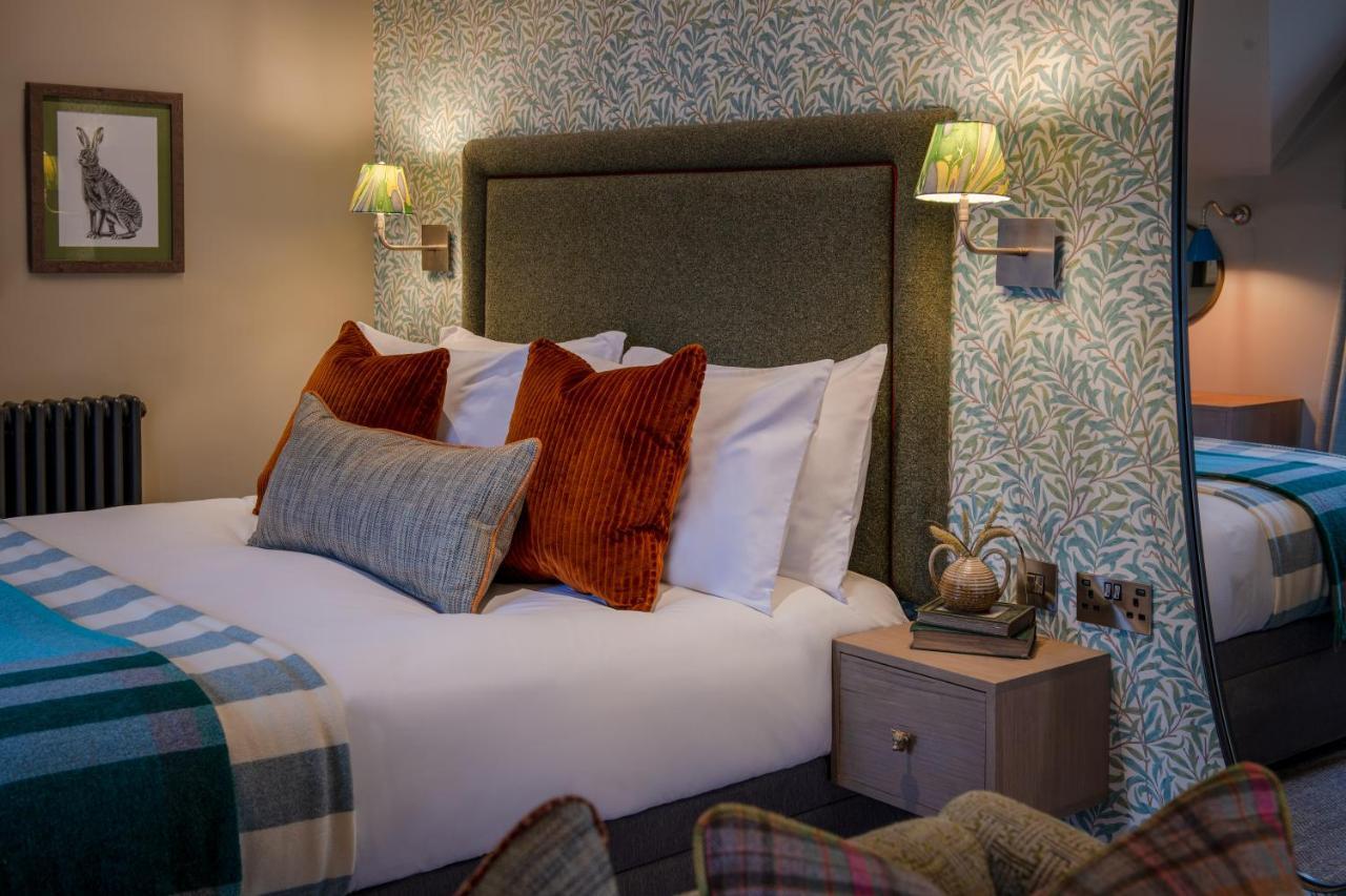 The Red Lion & Manor House 호텔 번셀 외부 사진