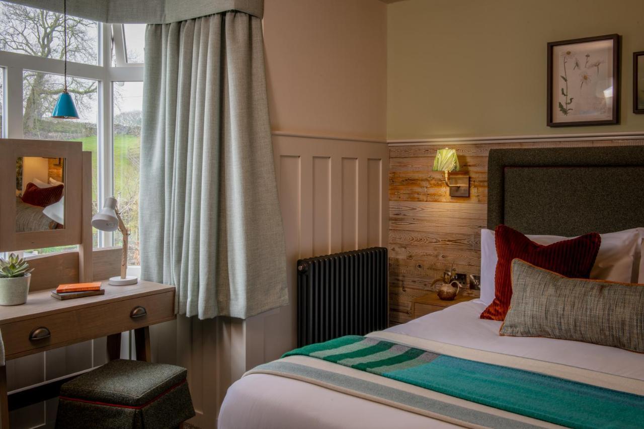 The Red Lion & Manor House 호텔 번셀 외부 사진