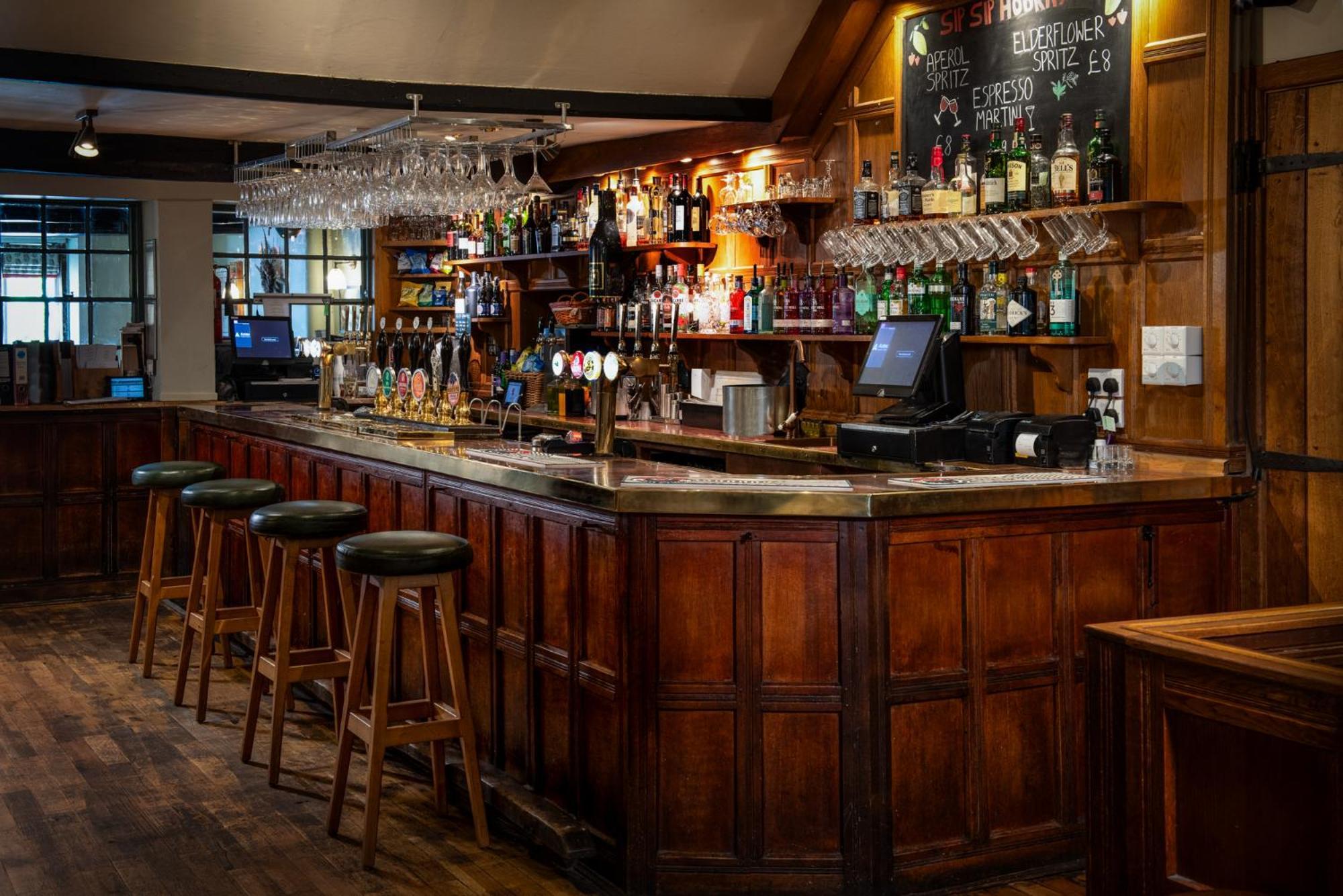 The Red Lion & Manor House 호텔 번셀 외부 사진
