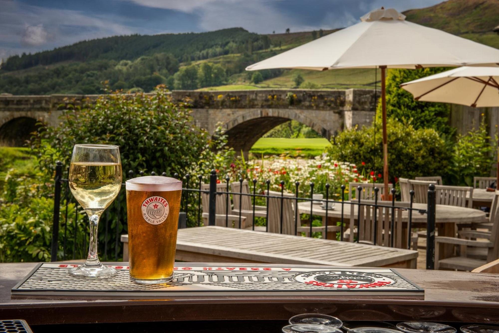 The Red Lion & Manor House 호텔 번셀 외부 사진